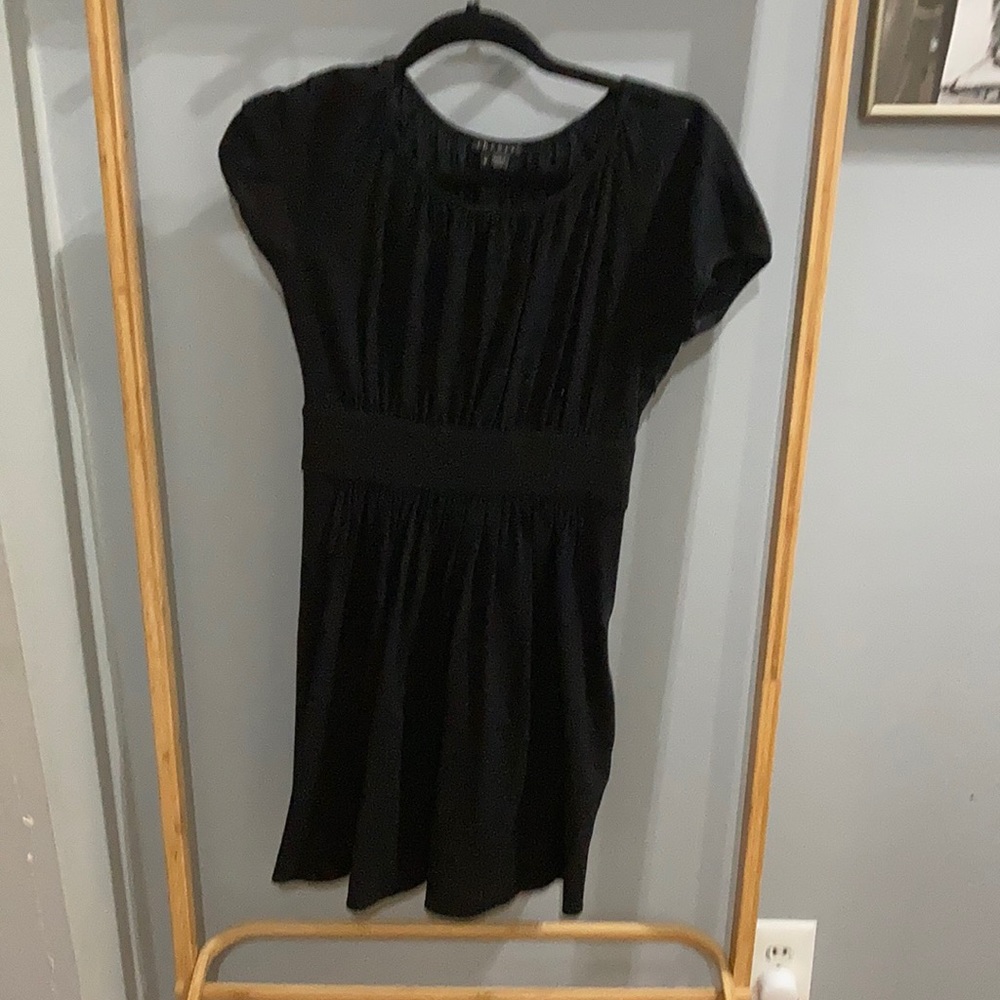 Theory black mini dress with cap sleeves-and ruching. Size 0